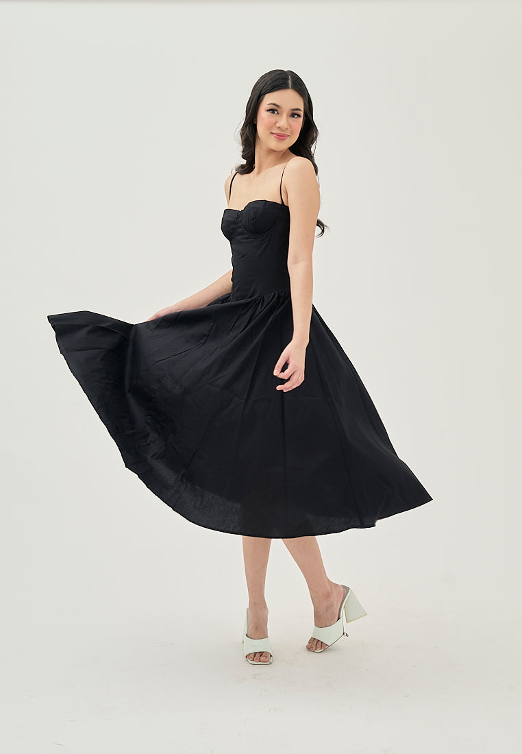 (PRE-ORDER: ETA November 10) Hiraya Black Sweetheart Neckline Shaped Bust Back Zipper Pleated Skirt Sleeveless Midi Dress