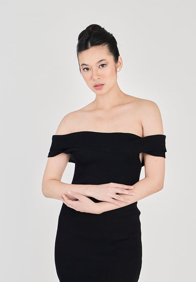 Yzakei Black Folded Neckline Knitted Tube Midi Dress